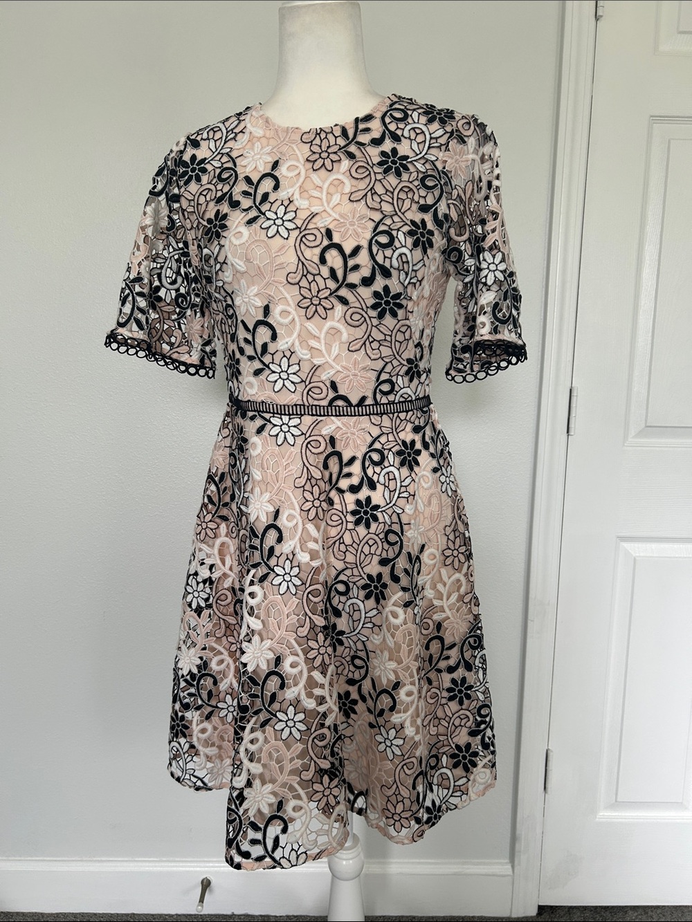 Floral Lace Overlay Midi Dress in Nude-Pink with Black & White Accents. Size 2
